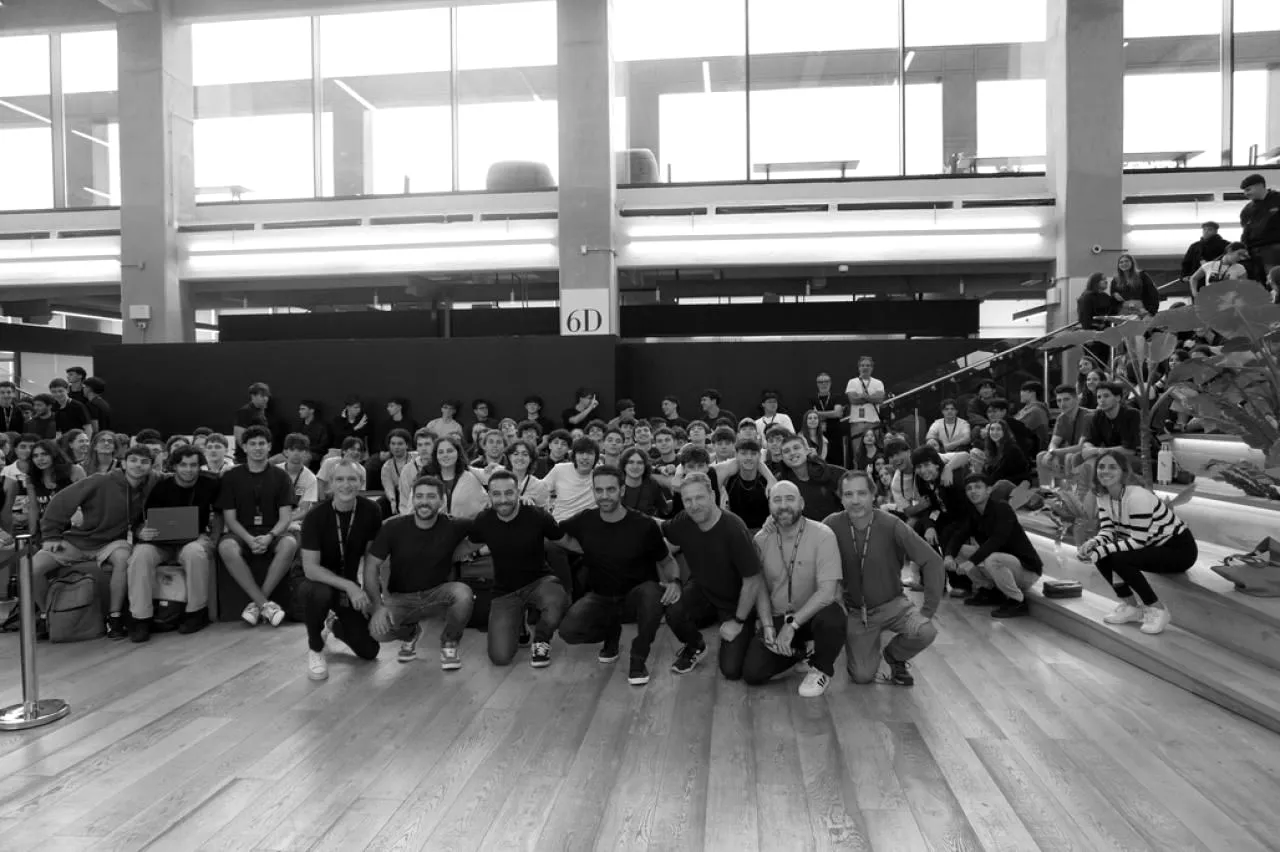 Group photo of ORT students with the Mercado Libre team