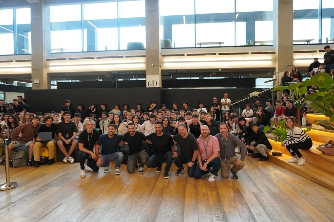 Group photo of ORT students with the Mercado Libre team